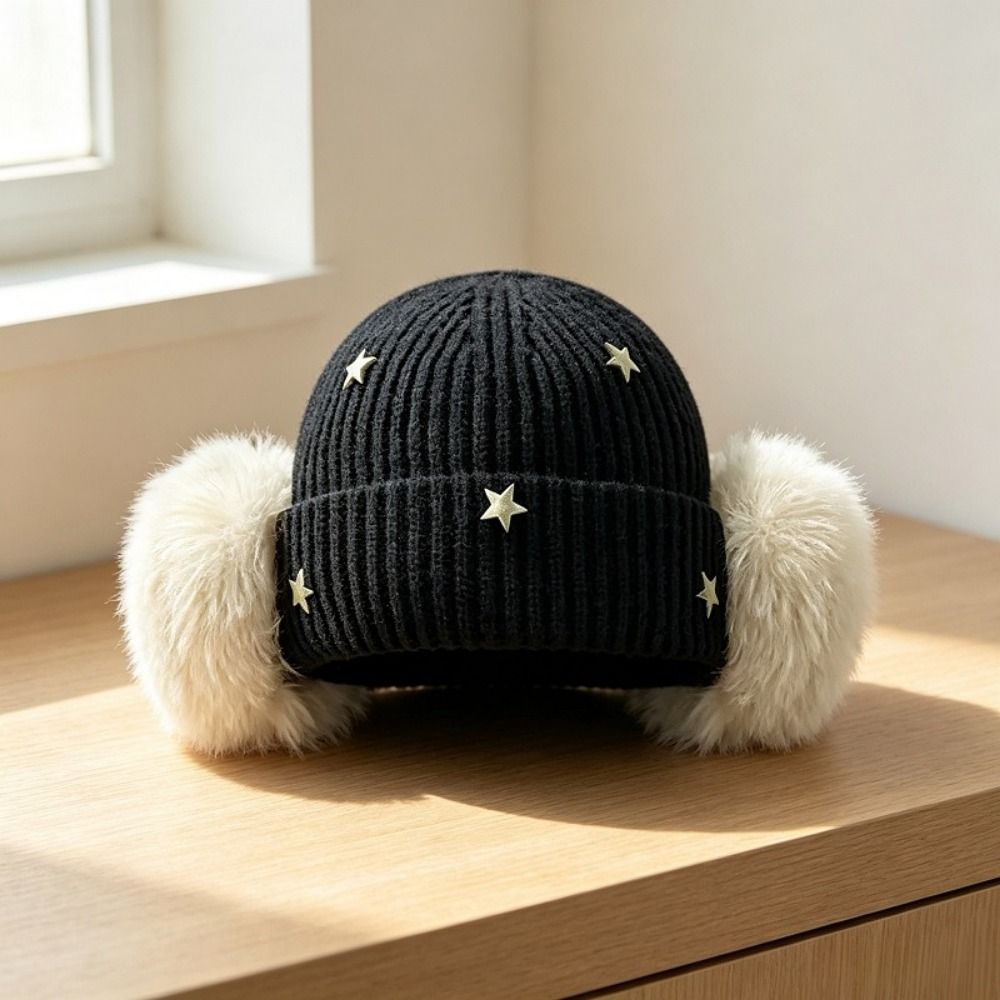 柔らかい素材で作られた、防風性のある星柄ニット帽。袖口が絞ら - Beanie Cuffed Knit のレビューと価格